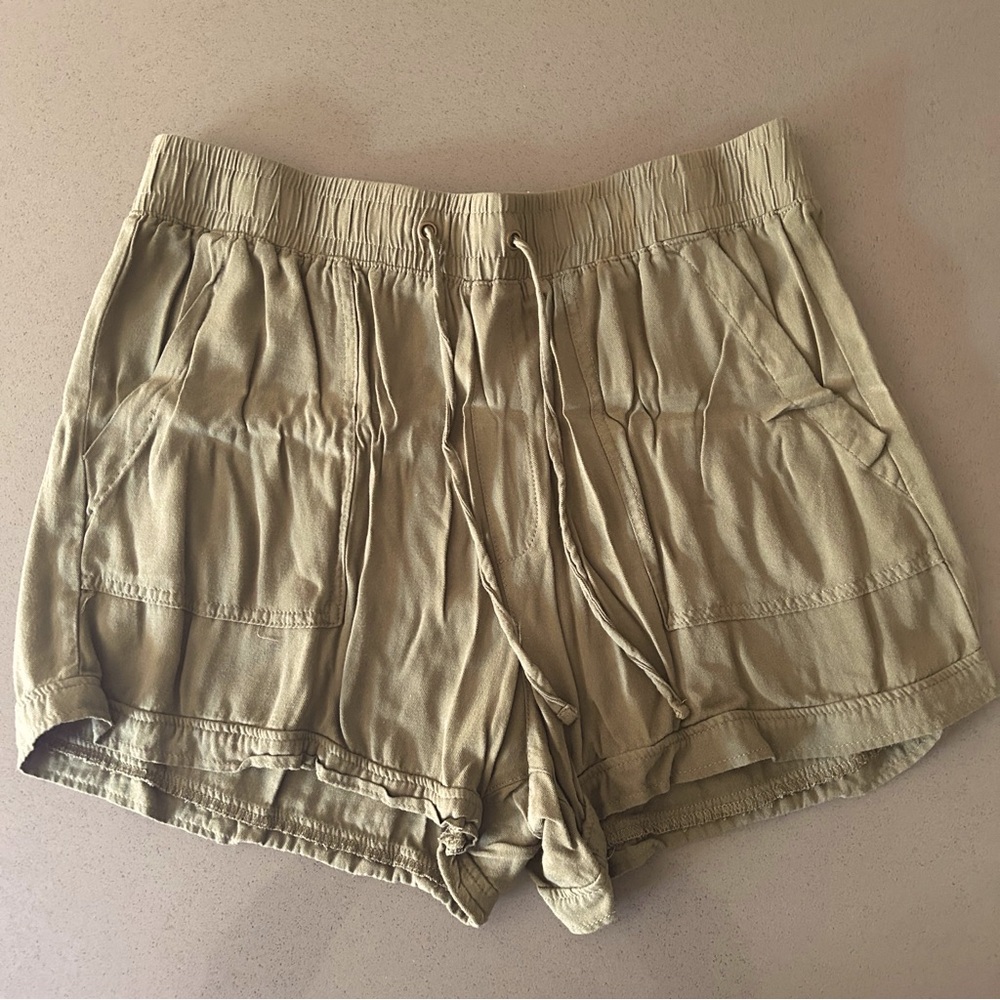 ARIZONA JEAN CO GREEN SHORTS-WOMEN- SIZE XL